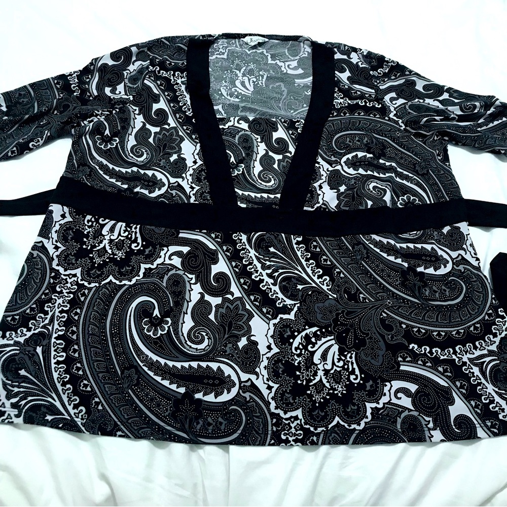 Jessica Stretchy Short Sleeve Top with Attached Belt Tie Black/White Paisleys